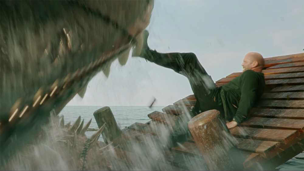 Джейсон Стэйтем дерётся с гигантской акулой в трейлере боевика «Мег 2»